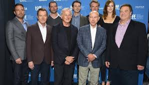 Un'opera di sorprendente solidità, animata da un'etica di ferro e dalla capacità di fondere azione da cinema di guerra, commedia hollywoodiana e dramma storico. Argo Cast To Be Honored At Hollywood Film Awards