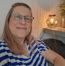 Online science tutors for my year 8 daughter, she would be quite happy  doing small groups? Any suggestions