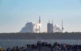 Veja mais ideias sobre astronomia, exploração espacial, viagem espacial. Destrocos De Foguete Chines Devem Cair Na Terra No Sabado Poder360