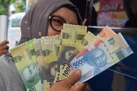 Gambar perisai yang didalamnya berisi logo bank indonesia yang akan berubah warna apabila dilihat dari sudut pandang berbeda. Gubernur Bi Kembali Tegaskan Uang Rupiah Baru Tak Muat Simbol Palu Arit Covesia Com Per Penguatan Gerak