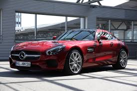 Mercedes Amg Gt In Designo Hyazinthrot Metallic Kraftstoffverbrauch Kombiniert 9 3 L 100 Km Co2 Emissionen Kombiniert 216 G Km Mercedes Benz Bmw Benz