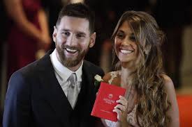 Lionel andrés messi cuccittini, també conegut com a leo messi (rosario, argentina, 24 de juny de 1987), és un futbolista argentí que juga com a davanter a la selecció de l'argentina, de la qual n'és capità. Messi Heiratet Jugendfreundin Das Ist Das Wichtigste Spiel Meines Lebens Menschen Faz