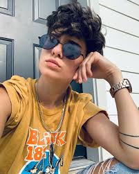 We did not find results for: La Imagen Puede Contener Una O Varias Personas Y Lentes De Sol Androgynous Hair Androgynous Haircut Tomboy Hairstyles