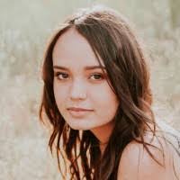 Katie Hubbell's Instagram, Twitter & Facebook