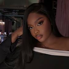 Lyndsay Pole (@LinziP)