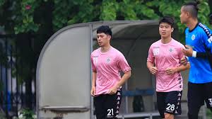 Duy mạnh was promoted to hanoi fc first team in 2015 season and instantly became an important part of the team, he won 2015 v.league 1 best young player award at the end of the season. CÄ'v Má»«ng Rá»¡ Khi Ä'inh Trá»ng Duy Máº¡nh Trá»Ÿ Láº¡i Ttvh Online
