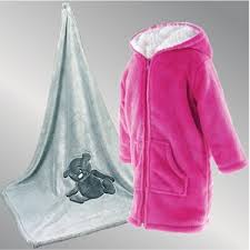 Ce peignoir vert dinosaure pour enfant est disponible. Plaid Ou Couverture Polaire Pour Bebe Et Peignoir Polaire Pour Enfant A Prix Discount Brodeway