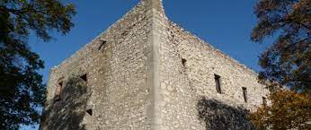 Ha megsütötted már a kirándulós kiflit, kapjátok fel a hátizsákot és induljatok túrázni! Vargesztes Gesztesi Var Kirandulastippek Beautiful Places Landmarks Places