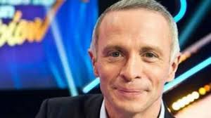 Samuel etienne, diplômé de l'institut d'etudes politiques de paris, débute sa carrière en 1994 sur. Samuel Etienne Qui Est Sa Femme Helen Femme Actuelle Le Mag