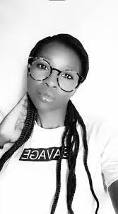 Leila Morin's Instagram, Twitter & Facebook