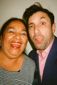 Yo le había comprado un agüita pero Doña Luisa ya se había escogido todo un  banquete con el menú plus de las nuevas del MulticineBolivia. #amistad #fyp  #drama #humor #comedia