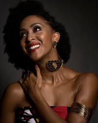 Poema "África Mía" por Edna Liliana Valencia Africa mía hermosa, Tú eres el  único origen De toda la raza humana, Incluso de aquellos que dicen Que tú  eres sólo pobreza Conflicto y