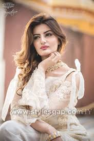 Wear these playful long ringlet curls and give other beauties hair envy. Latest Asian Party Wedding Hairstyles 2021 Trends