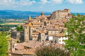 Best places to live in tuscany for expat arrivals home to hillside towns, rustic countryside, picturesque coastal towns and prosperous cities, tuscany offers the perfect blend of rural and city life. A To Z Guide To The Towns And Villages Of Tuscany Blog By Bookings For You