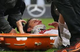 Fc union berlin will mit dem am montag der 35 jahre alte mittelfeldspieler falle wegen einer verletzung an der wade aus, teilte der. Vfb Stuttgart Christian Gentners Verletzungen Truben Sieg Vfb Stuttgart Stuttgarter Zeitung