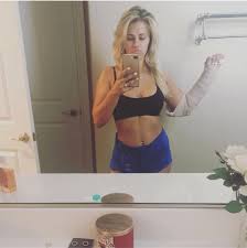 After breaking her arm in the second round when attempting a spinning backfist, she lost the fight via unanimous decision. Paige Vanzant On Twitter Booooo Having A Broken Arm