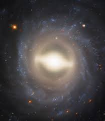 Ser en realidad una galaxia espiral barrada, con una barra central de 3 kiloparsecs de radio, de nuevo al igual que la vía láctea; What Is A Barred Spiral Galaxy