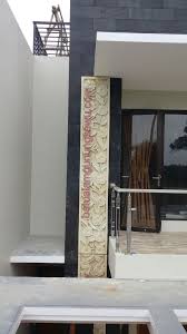 Batu alam adalah salah satu material yang digunakan sebagai finishing rumah untuk menampilkan kesan natural sekaligus elegan. Pilar Rumah Dengan Batu Alam Ukir Batu Alam Gunung Sewu Jual Batu Alam Ukir Di Jabodetabek Relief Batu Taman Batu Paras Putih