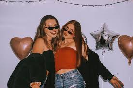 Classy Birthday Photoshoot With Friends Vsco Shelbyaskew Cute Birthday Pictures Birthday Party For Teens New Year Pictures