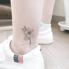 Bouquet de fleurs magnifique à porter toujours avec soi. Tatouage Cheville Femme Qui Pourrait Resister Aux Dessins Discrets