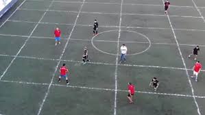 Imagenesde24 imagenes niños jugando futbol. Coronavirus Futbol En La Nueva Normalidad Asi Se Juega En El Barrio Como Si Fuera Un Futbolito Humano Marca Claro Mexico