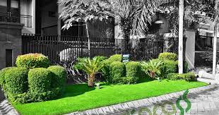 Salah satu idenya adalah desain pagar minimalis dengan tekstur kayu natural. Taman Depan Pagar Rumah Minimalis Destaman
