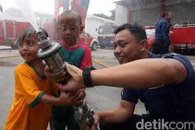 Lowongan kerja hotel di web ini kami susun berdasarkan beberapa kategori yaitu department, location dan position. Seru Banget Begini Hebohnya Anak Anak Jadi Petugas Damkar