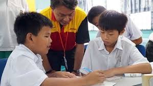 We recruit outstanding graduates and young 2. Education And Employability For Young People A New Phase Of The Deutsche Post Dhl Group And Teach For All Partnership Teach For All