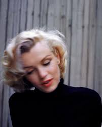 Marilyn Monroe photographed in hair tests for River of No Return, 1953. For  her role as Kay Weston, she wore hair extensions. 👱🏻‍♀️