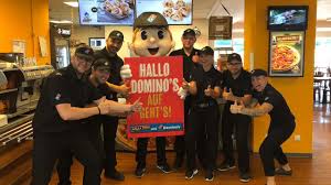Handgemaakte verse pizza's unieke kortingen zelf pizza samenstellen. Domino S Pizza 250 Store In Deutschland Eroffnet