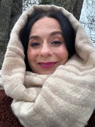 Let me introduce my self. I am 51 years old. I live in Stockholm, Sweden  and my fiancey lives in Portugal. I am a really dull women and an  introvert. I avoid