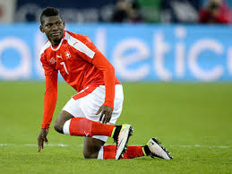 Schalke 04 po pięciu porażkach ligowych z rzędu wreszcie zapunktowało. Breel Embolo Schalke Poke Fun At Arsenal And Manchester United In Twitter Video After Signing The Independent The Independent
