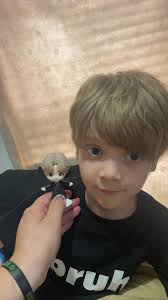 Funny. I've loved green in all shades for years, but this year I have a  preference for orange. I have no idea why. Right now I'm wearing orange  jeans and an orange