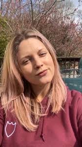 Farrah Henderson's Instagram, Twitter & Facebook