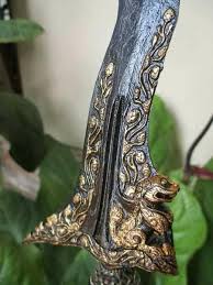 Keris Pusaka Singobarong Luk 11 Kinatah Emas Pamor Pedaringan Kebak Tangguh Mataram Pb Warangka Kayu Timoho Pelet Lamen Handle Kayu T Dengan Gambar Emas Antik Perak