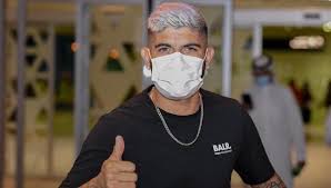 Ever banega with his wife and children. Ever Banega Lands In Riyadh To Begin Saudi Arabia Adventure After Sevilla And Argentina Success Sevilla Team Training Afc Champions League