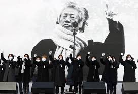 백 소장은 18일 오전 서울광장에서 열린 5.18민주화운동 제36주년기념 서울 행사에 참석한 뒤 기자와 만나 임을 위한 행진곡은 이 땅의 민주화를 위해서 싸운. S95pntvjjk W7m