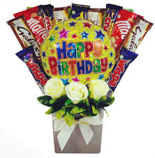 Send the best birthday wishes with a beautiful bouquet accompanied with a box of chocolates and personalised card. The Happy Birthday Chocolate Bouquet With Balloon Chocolate Flowers Perfect Gift Amazon Co Uk Grocery