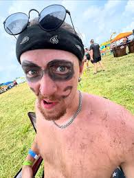 what an AMAZING weekend. got see my mother kesha with my bestie, saw dierks  bentley and zach top with my amazing people, and played mud volleyball with  even more of my amazing