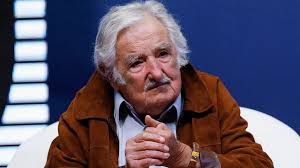 El expresidente uruguayo Pepe Mujica reveló que tiene un tumor en el esófago