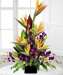 Pin By Adriana Martinez On Birds Of Paradise Large Flower Arrangements Fresh Flowers Arrangements Tropical Floral Arrangements