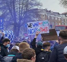 Γκολ ο μάουντ, στον τελικό οι λονδρέζοι! Fila8loi Ths Tselsi Poy Mallon Aposyretai Apo Thn Esl Manoyriazoyn E3w Apo To Ghpedo Vids Tsilibet