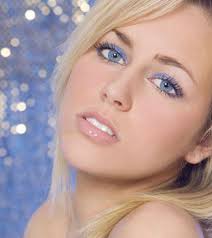 Do You Have Blue Eyes And Fair Skin Here Are Few Eye Makeup Options For You Fair Skin Makeup Pale Skin Eye Makeup Skin Makeup