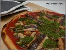 Pizza A La Sardine Et Aux Champignons De Paris Recette Ptitchef Recette Recettes De Cuisine Alimentation Pizza