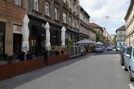 Golden star apartment is located in the very center of zagreb, so you can reach all the interesting corners within few minutes of walking. Zagreb Apartments Kroatia Zagkremp Booking Com
