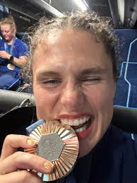 Kim Duclos's Instagram, Twitter & Facebook