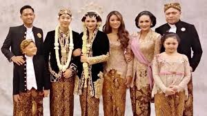 Aurel dan atta kini telah sah menjadi pasangan suami istri pada hari ini, sabtu (3/4/2021), siang. Krisdayanti Dan Aurel Hermansyah Kompak Berkebaya Dengan Wajah Tersenyum Lifestyle Liputan6 Com