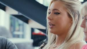 Jutta Leerdam aangemoedigd door 'eregast' Jake Paul tijdens WK afstanden