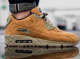 Ele chega às prateleiras exibindo um tom ardente de vermelho que incendiou o mundo dos tênis e se tornou uma peça essencial da nike. Nike Air Max 90 Camel Cheap Nike Air Max Shoes