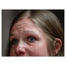 Loren Elliott's Instagram, Twitter & Facebook